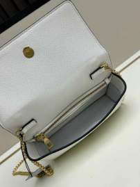 Picture of Valentino Handbags _SKUfw212757862fw